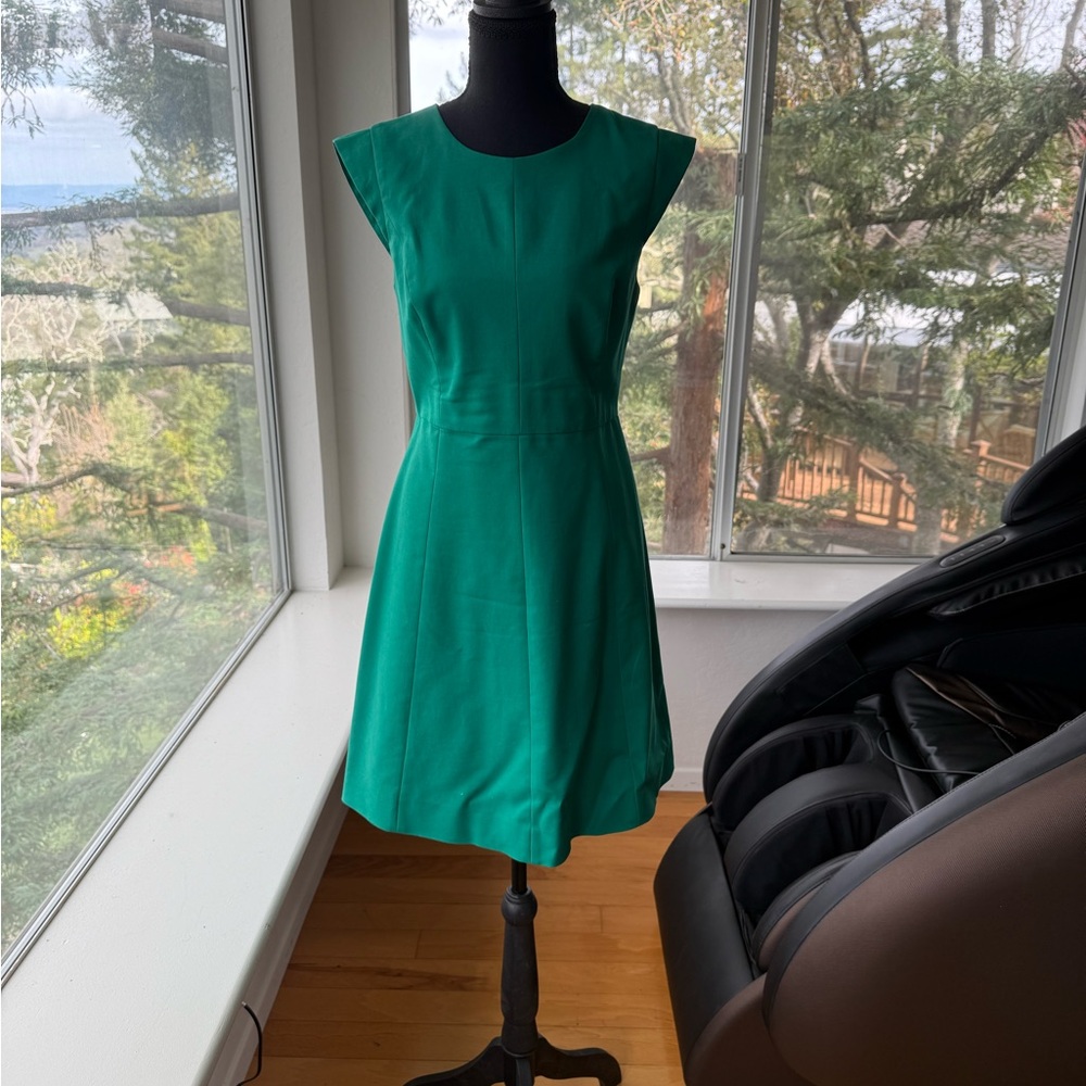 Halston Heritage Green Sleeveless Tailored Cocktail Dress size 2, 97% cotton